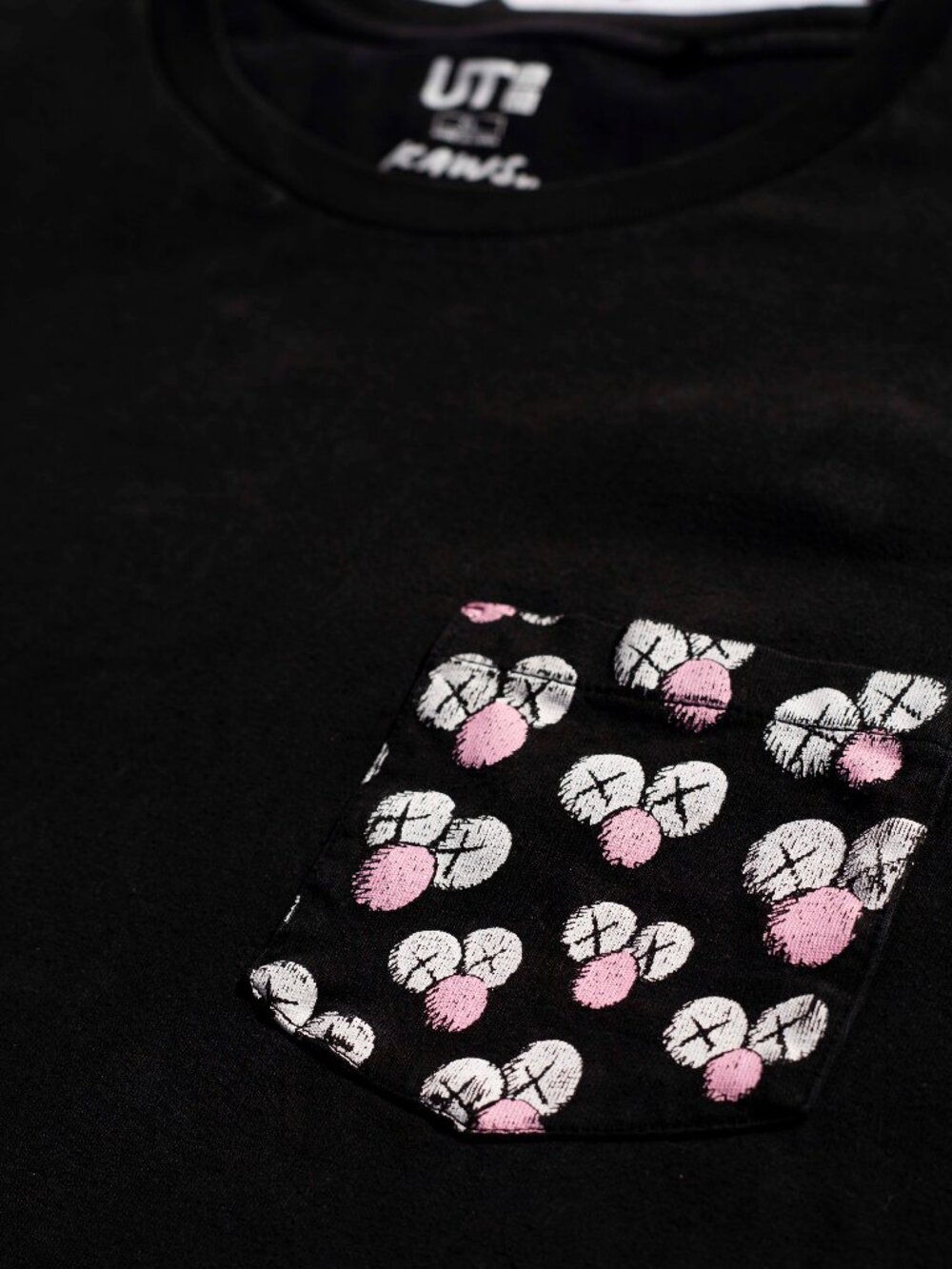 -XL- KAWS x Uniqlo Pocket Tee | Artist Pop Culture | Mens Streetwear Fashion